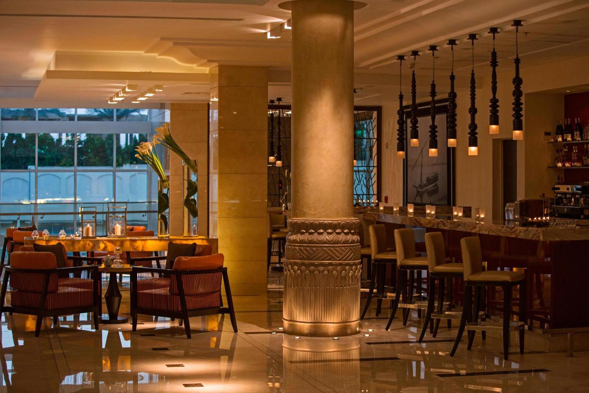 Renaissance Cairo Mirage City Hotel מראה חיצוני תמונה The Bar