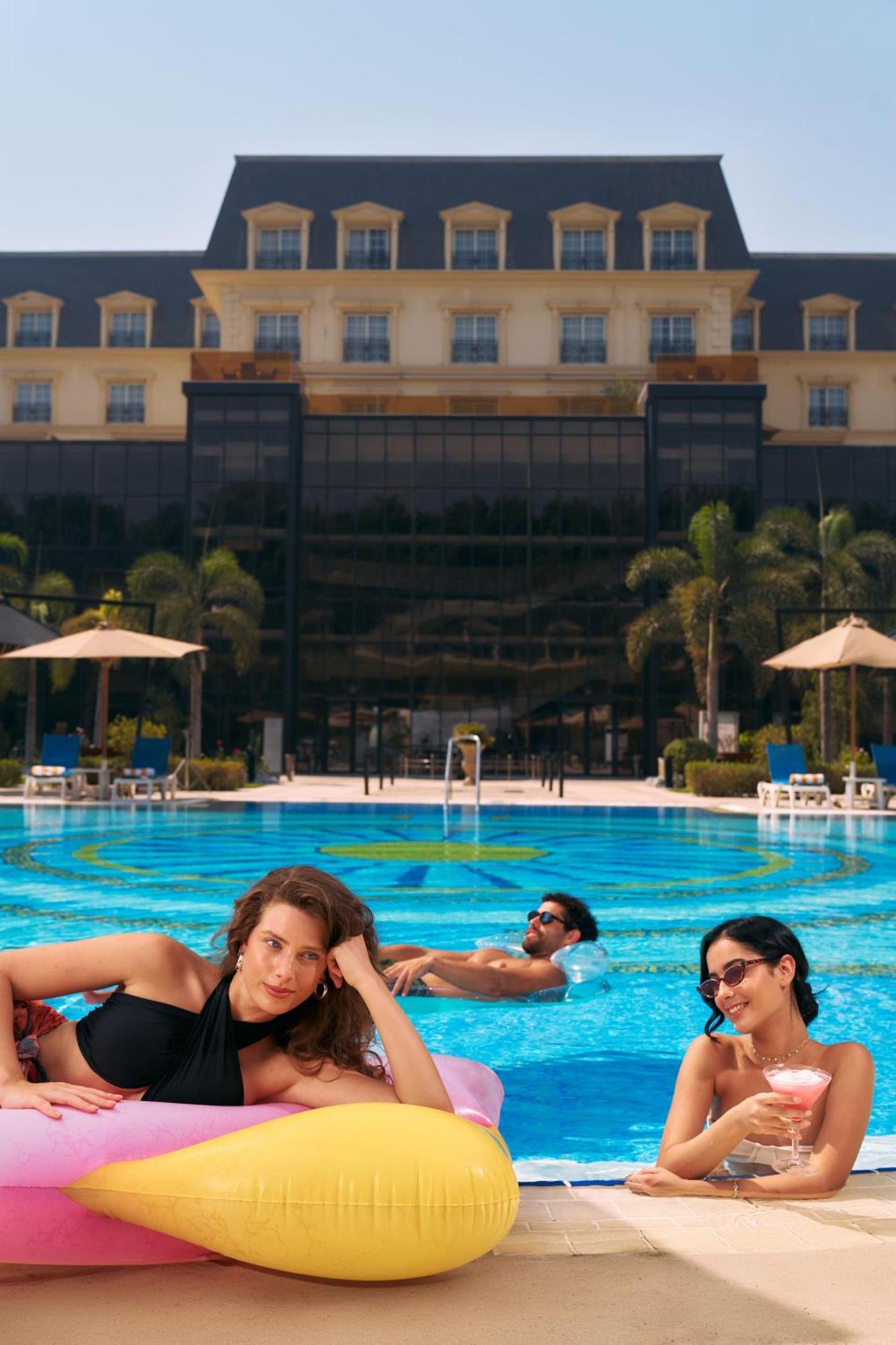 Renaissance Cairo Mirage City Hotel מראה חיצוני תמונה The pool at the hotel