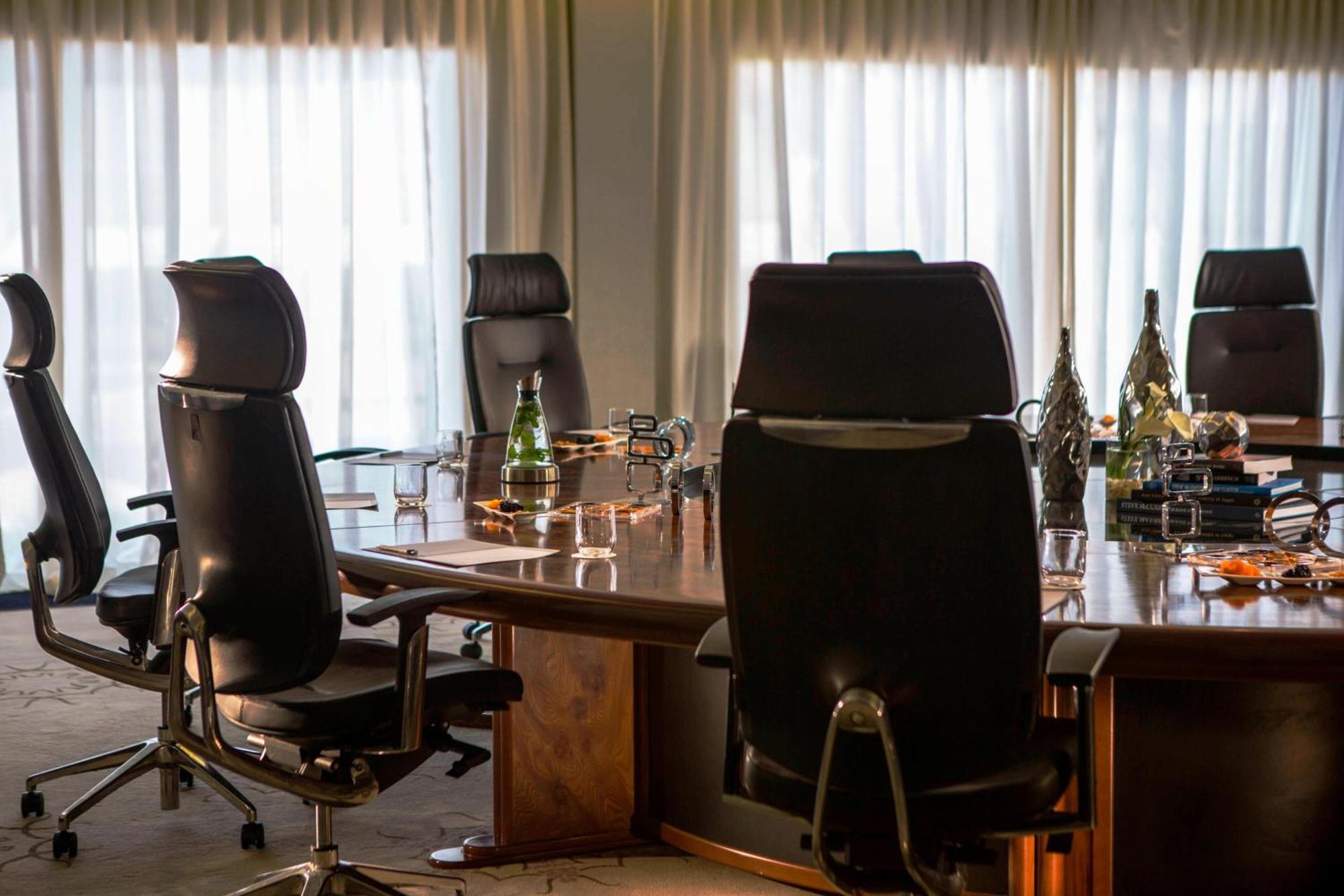 Renaissance Cairo Mirage City Hotel מראה חיצוני תמונה The boardroom of the Airbus A380