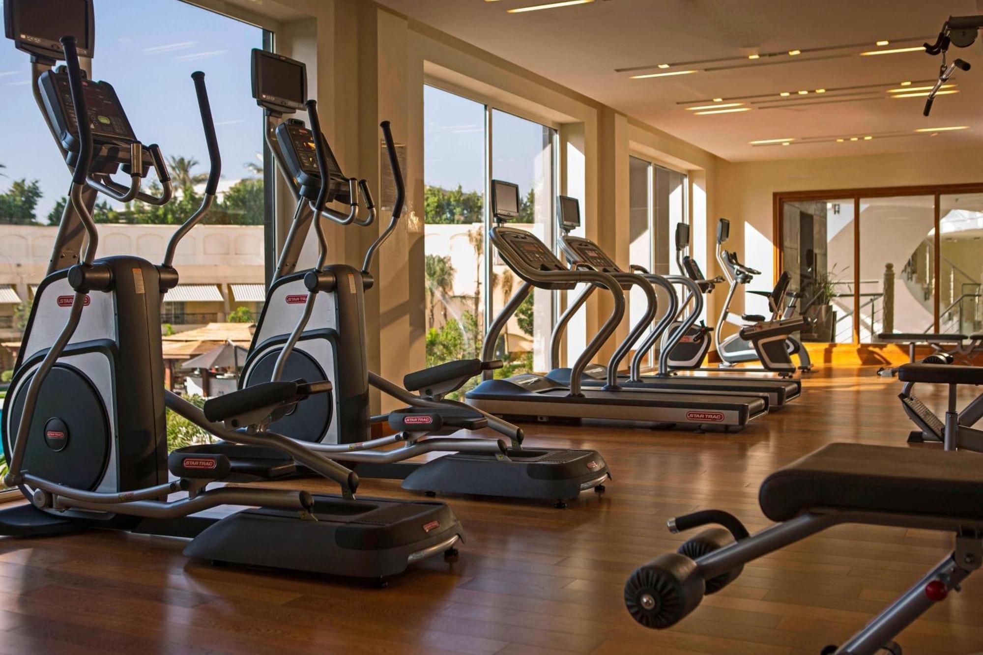Renaissance Cairo Mirage City Hotel מראה חיצוני תמונה A gym at a hotel
