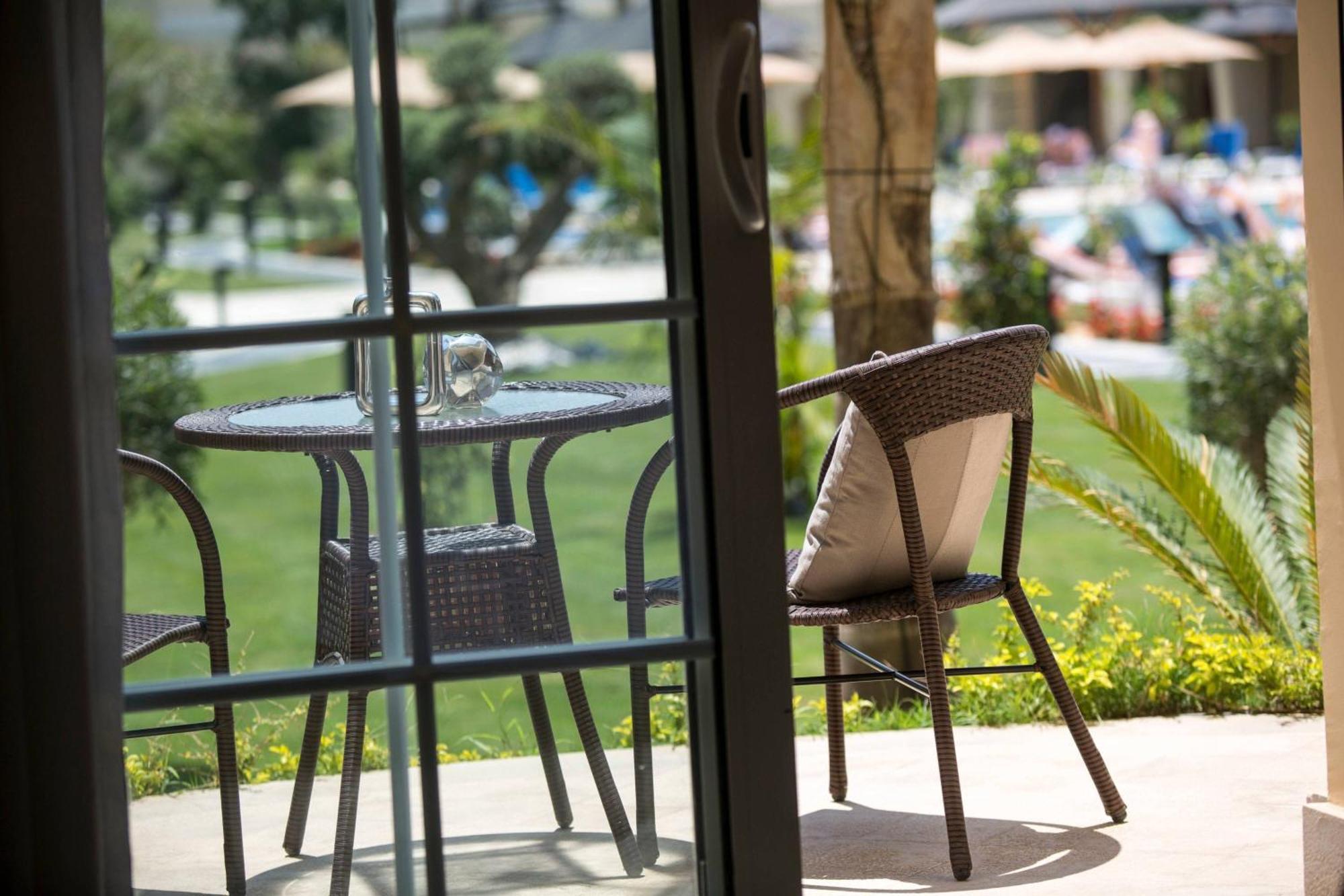 Renaissance Cairo Mirage City Hotel מראה חיצוני תמונה The hotel's garden