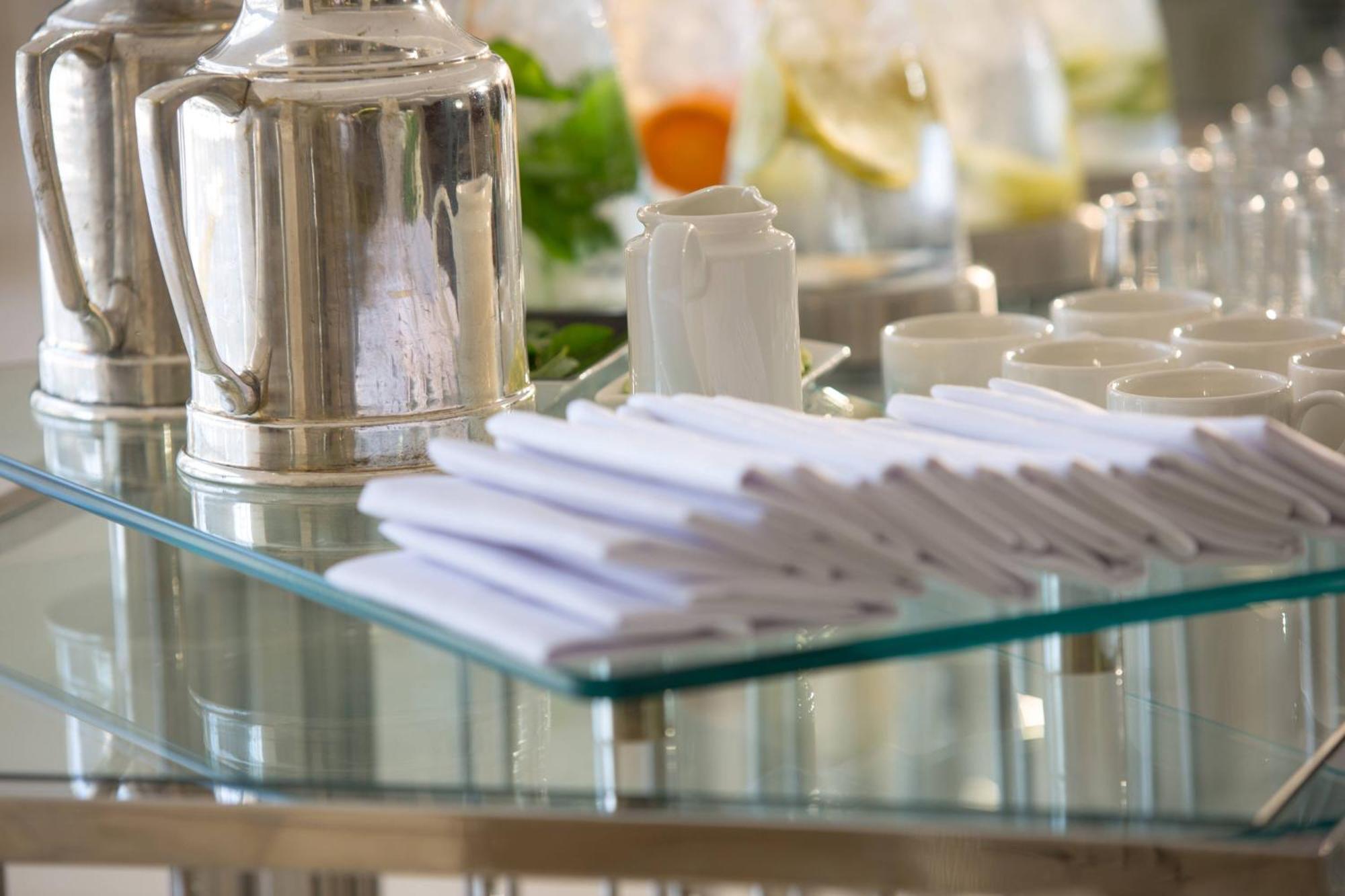Renaissance Cairo Mirage City Hotel מראה חיצוני תמונה Napkins at a buffet