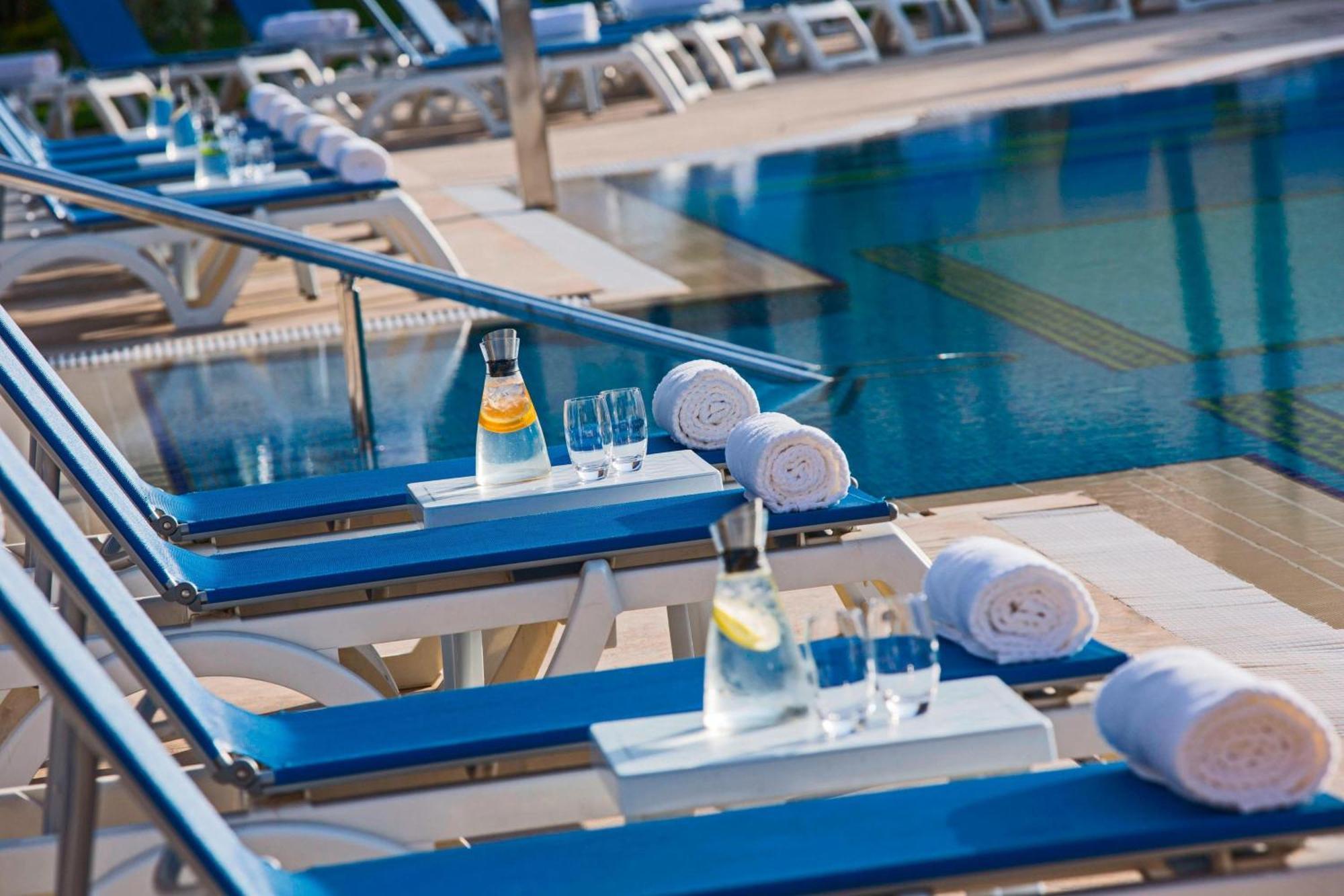 Renaissance Cairo Mirage City Hotel מראה חיצוני תמונה Pool at the Hotel